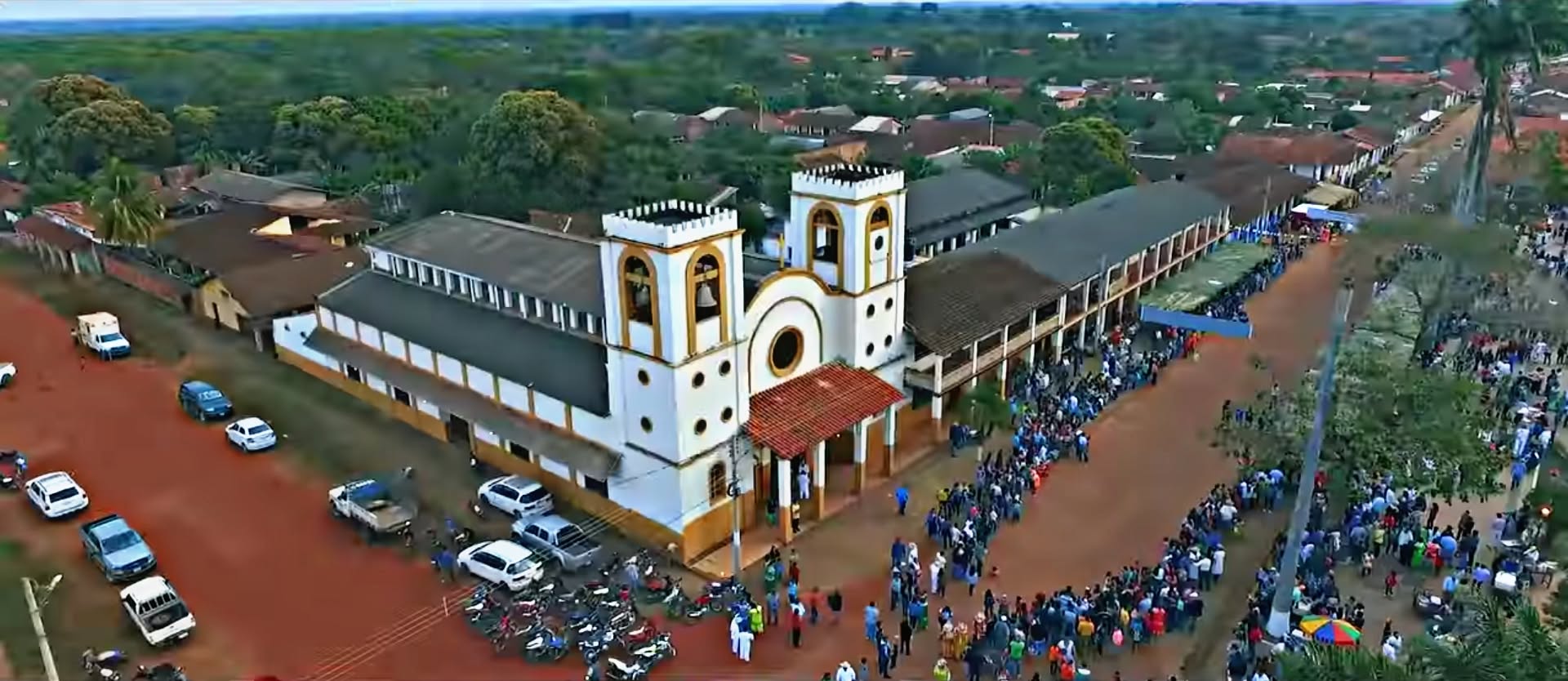Iglesia en día de fiesta