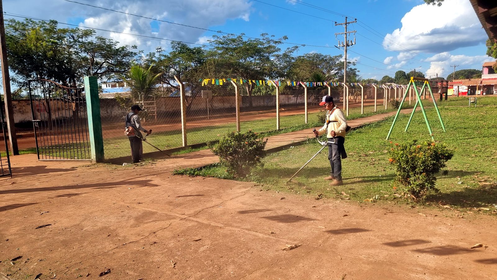 Mantenimiento de plazas y parques infantiles